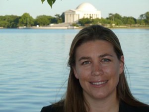 Lindsay Pugh '05 with Lincoln Memorial in background
