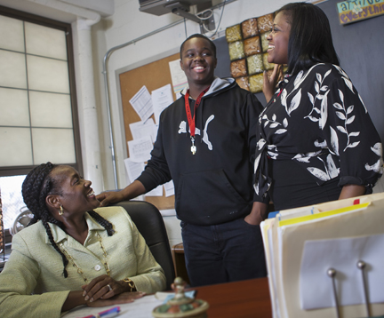 Pat Myers ’82 talks with Stephon Littles, senior class president, and Khaliah Thomas at South Philadelphia High School