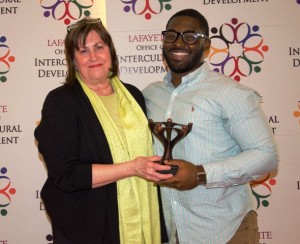 College Archivist Diane Shaw and Jeffrey D. Robinson ’80 Leadership Award recipient Robert Young ’14.