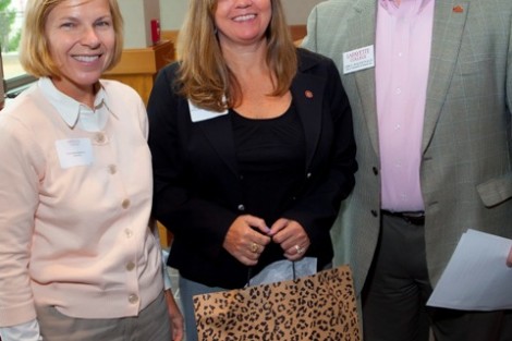 Carol McArthur Amedeo '87, center, is the recipient of the William G. Wilson Distinguished Service Award.
