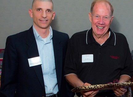Joe Samaritano '91 (left) presents Losee Award to Bob Moss '57.