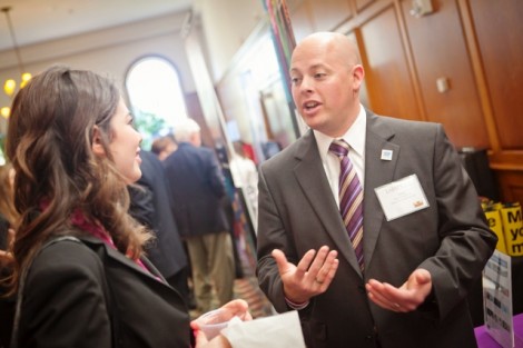 James Charnley ’02 of the American Cancer Society meets with students.