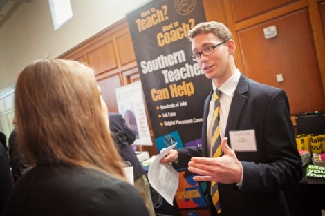Steve McClain ’12 of Bloomberg meets with students. 