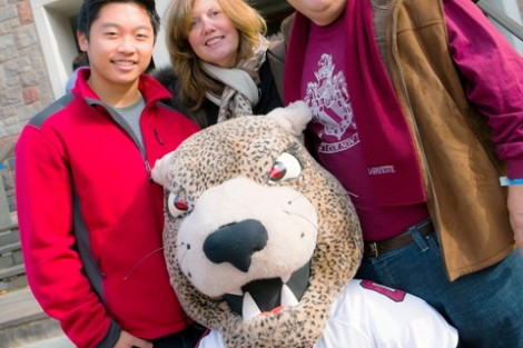Jonathan Maschio '17 with his mom, Holly, and dad, Frank
