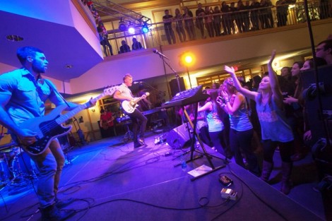 Kingsfoil entertains the crowd.