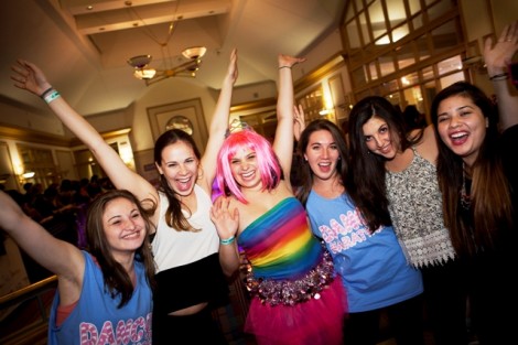 Lauren Dubinsky ’15 (left-right), Lila Daly ’14, Katie Livornese ’14, Rachel Bohlander ’14, Julia Manacher ’14, and Katherine Cedillos ’17 enjoy the music. 