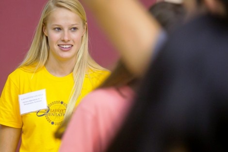 Orientation assistant Tessa Broholm ’17 talks to some new students.