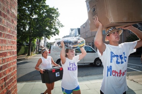 Members of the move-in team help new students with their belongings.