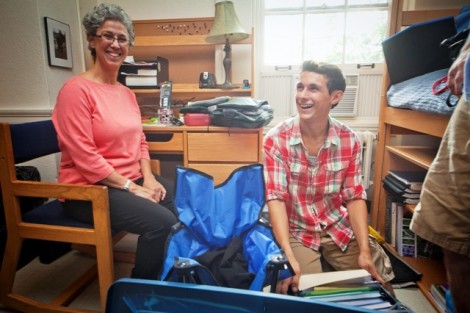 New students move in to Gates Hall.