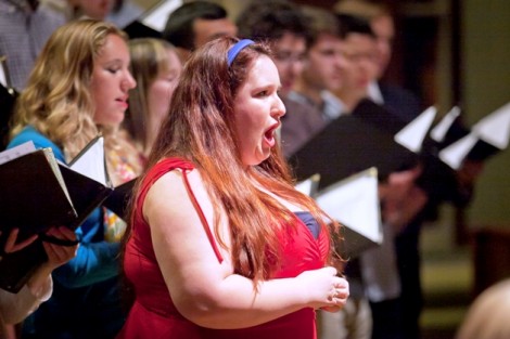 Nikelia Haines ’15 performs a solo.