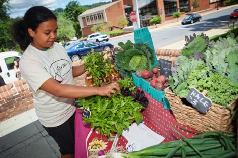 Prisca Ratsimbazafy '17 gets the vegetables ready for market.