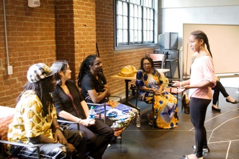 Ashli Austin ’15 speaks with drummer Babacar Seck, MIT Professor Patricia Tang, and drummer Lamine Touré.