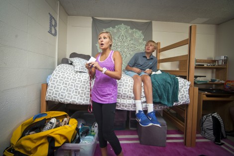 Rebecca Novak ’19 plans out how she will decorate her wall.