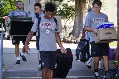 Kaizer Butler ’19 and other football players help with the move in.