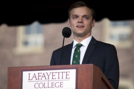 Student Government President Aaron Little ’16 welcomes the news students to campus.