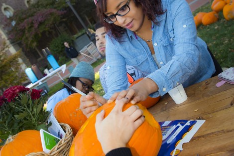 Nada Fadl '18 marks up her pumpkin.