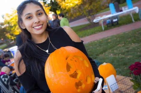 Luz Pineda ’18 shows off her work.