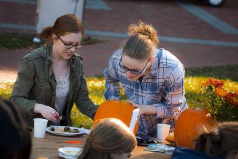 Andrea Mitchell ’18 and Emma Glubiak ’18 take care of some little details.