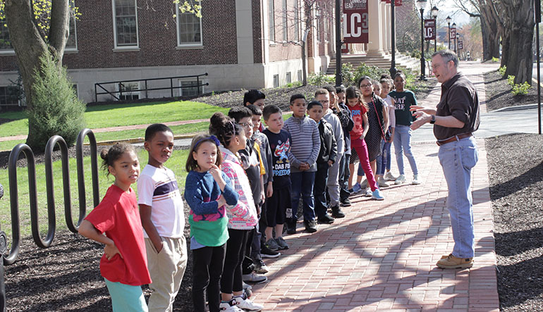 Professor Art Kney talks with the Paxinosa students visiting campus