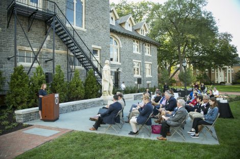 Schwartz-Schoor Plaz