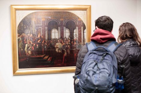Students look at Cedomir Vasic's art work.