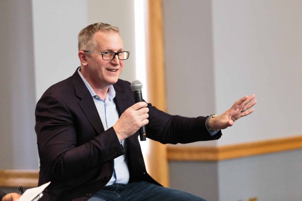 Bill Wagner '89 smiles and points while speaking to students