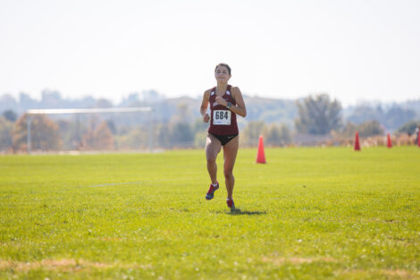 womens cross country runner
