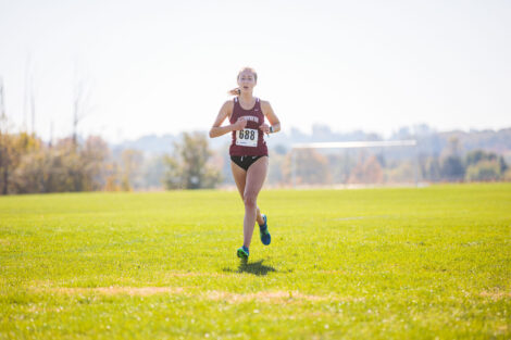 womens cross country runner