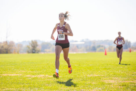 womens cross country runner