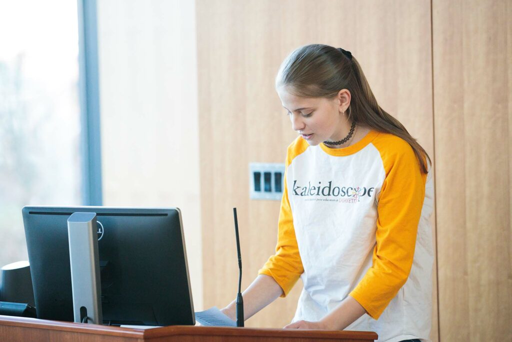 Jennie Richardson ’20 reads from her work