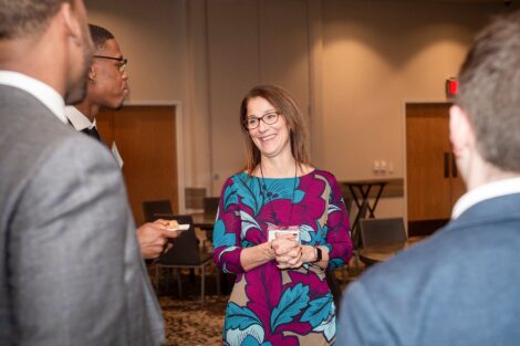 Alum speaks with a group of students