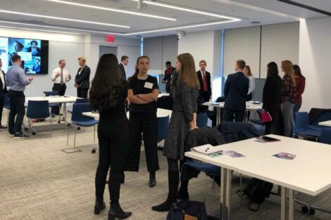 Students network with alumni