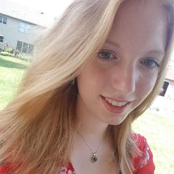 portrait of Samantha Ganser ‘23