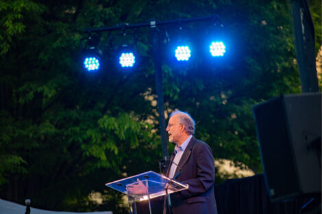 Jerry Greenfield speaks at a podium.