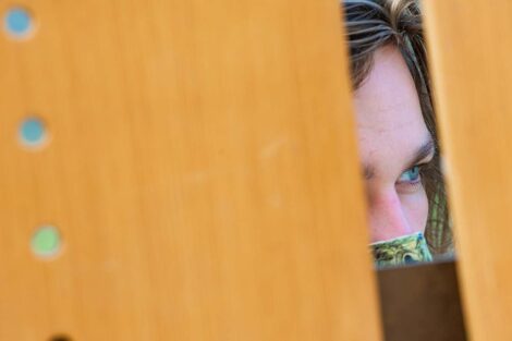 Student looks through gap in easel at object