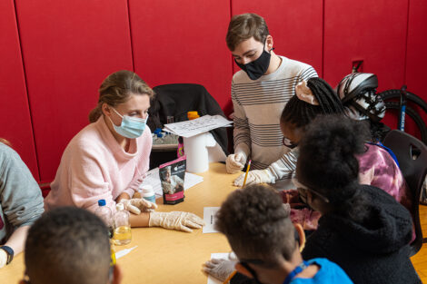 Mike Senra's Chemical and Biomolecular Engineering students teach at Paxinosa Elementary School as part of Connected Classrooms, Dec. 2021