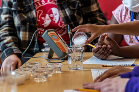 Mike Senra's Chemical and Biomolecular Engineering students teach at Paxinosa Elementary School as part of Connected Classrooms, Dec. 2021