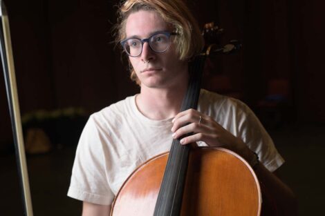 Cello players mopes